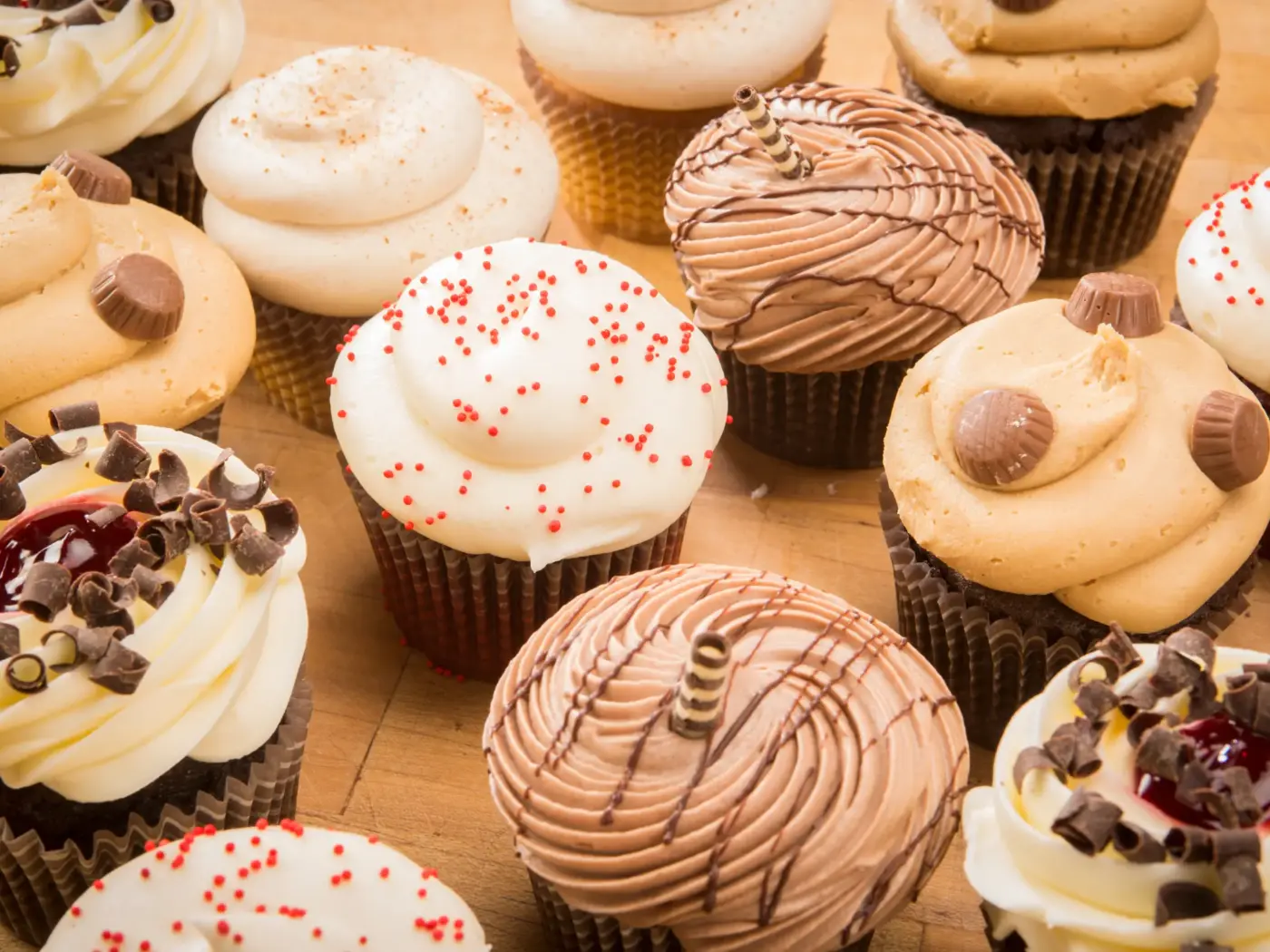 Cupcakes and conchas with white and chocolate frosting