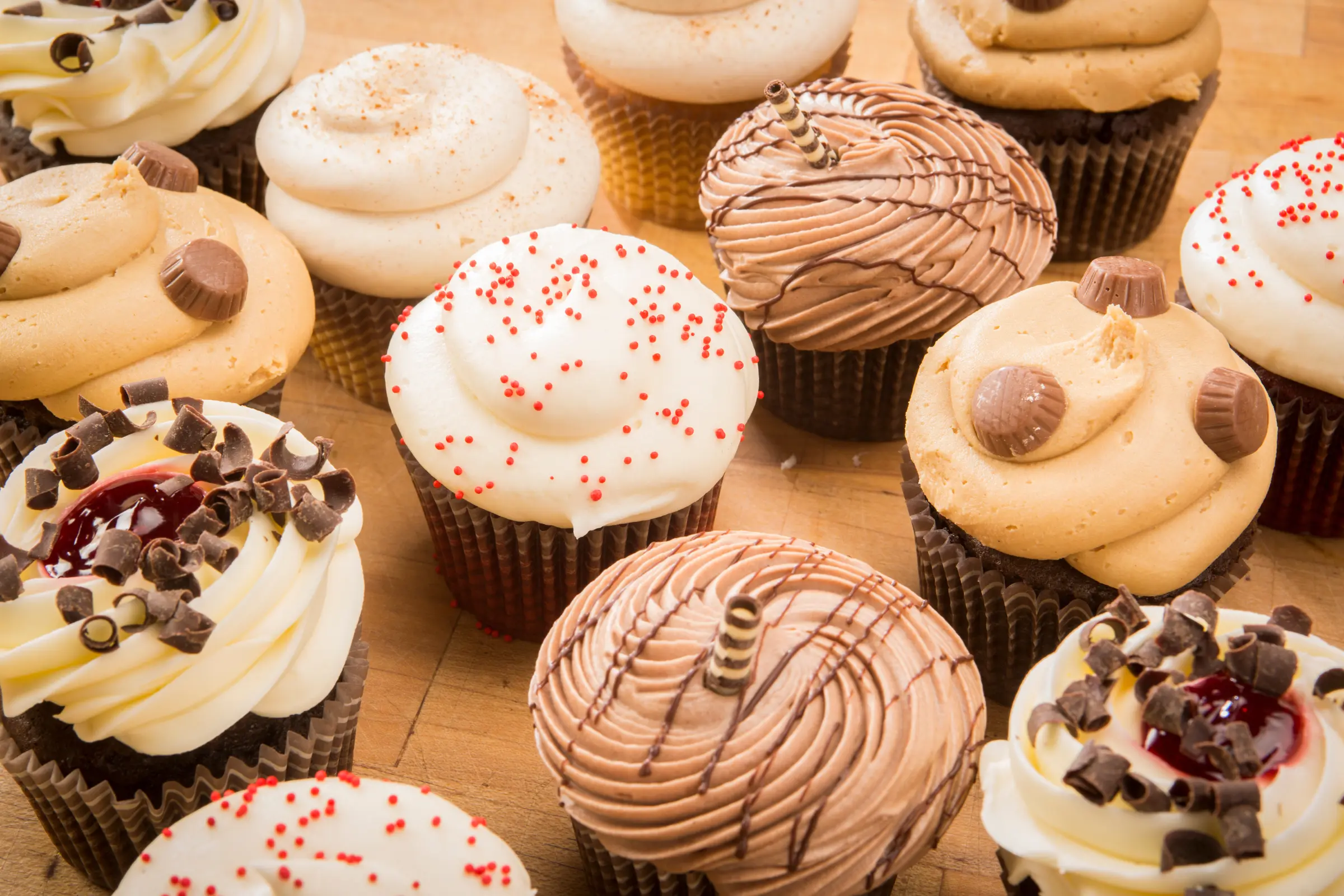 Cupcakes and conchas with white and chocolate frosting